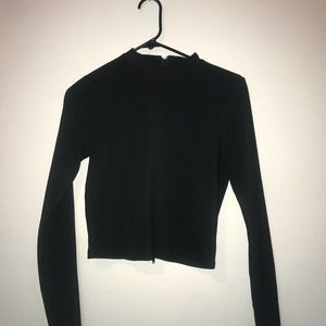 black long sleeve crop top